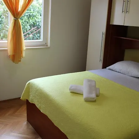 Guest house Renata Seget Donji